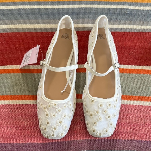 Wild Fable Ivory Elsa Eyelet Floral Mary Jane Flats - Picture 3 of 6